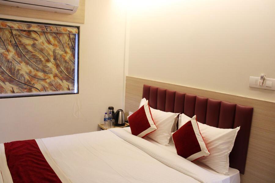 Hotel Saineel Mumbai Exterior photo