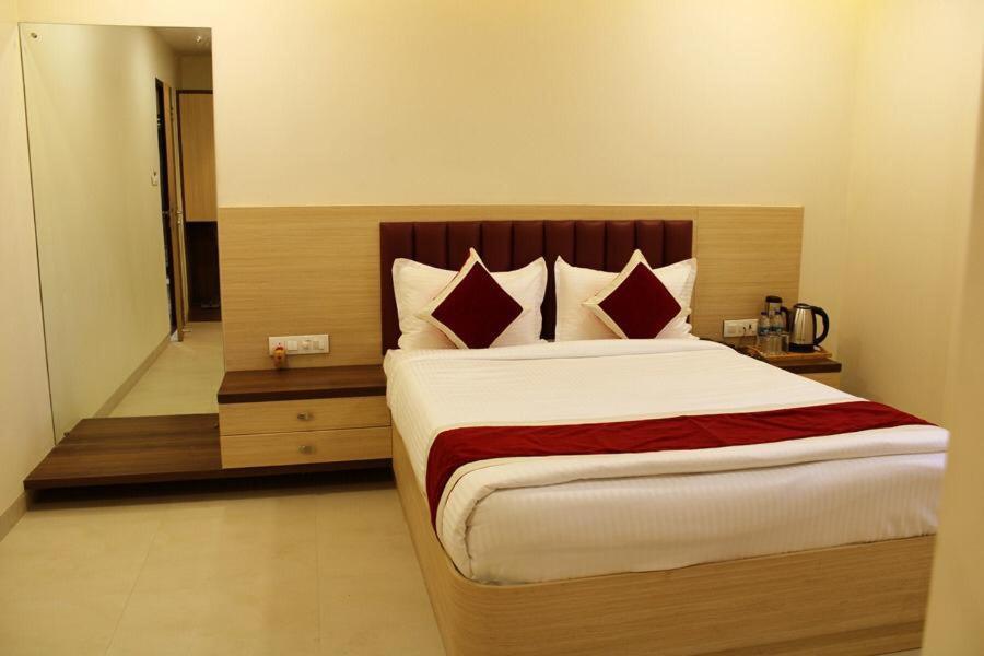 Hotel Saineel Mumbai Exterior photo